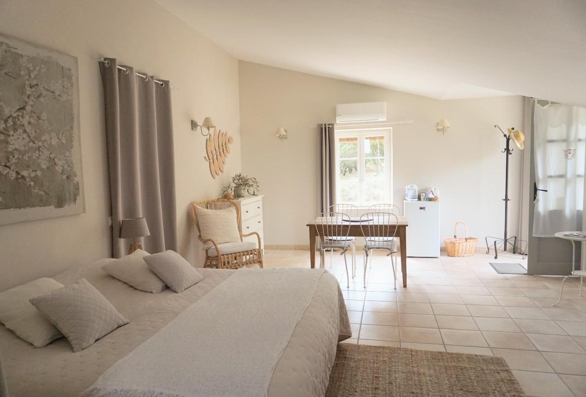 La Ferme Les Eybrachas Hotel Réauville Værelse billede