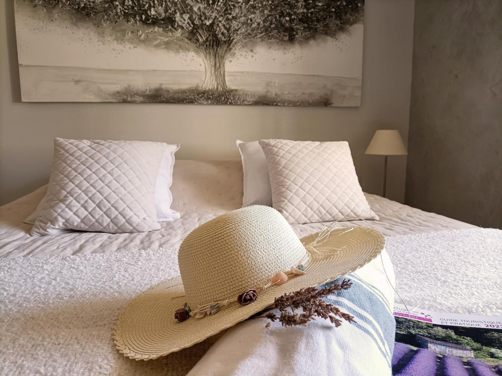 La Ferme Les Eybrachas Hotel Réauville Værelse billede