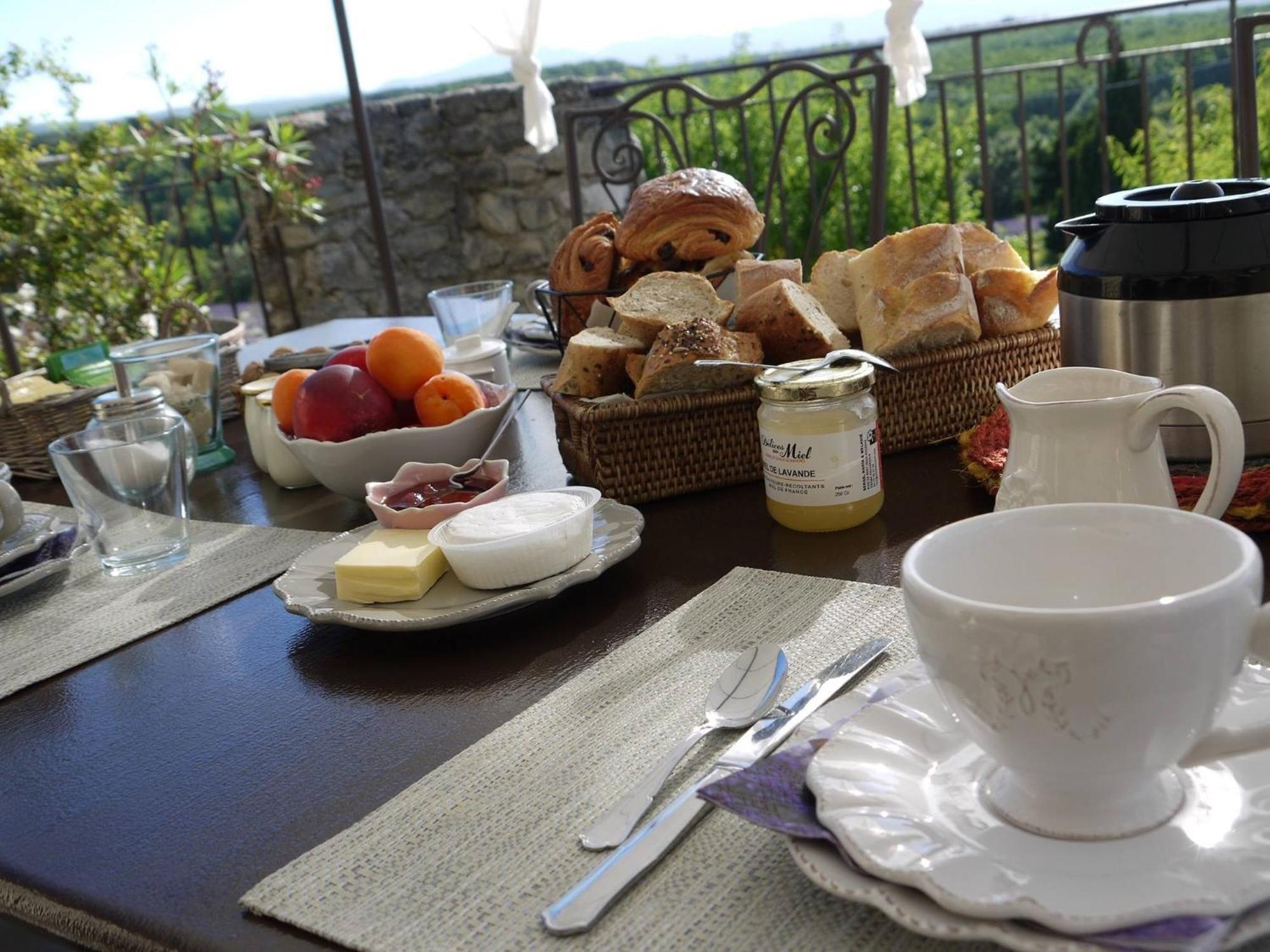 La Ferme Les Eybrachas Hotel Réauville Eksteriør billede